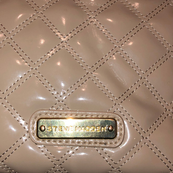 SOLD - Steve Madden - Picture 4 of 4
